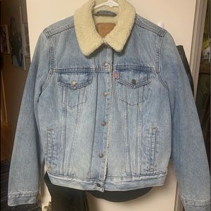 Levi’s Sherpa Truckers Jacket • Women’s • Size Lrg
